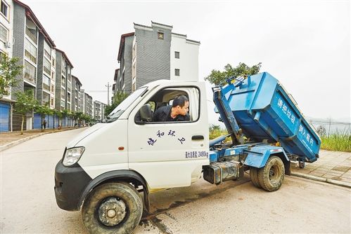 農村的垃圾運輸車.jpg